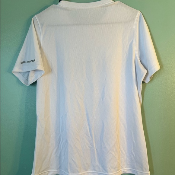 Women’s , Brooks, women’s running shirt, size large. - Picture 3 of 4